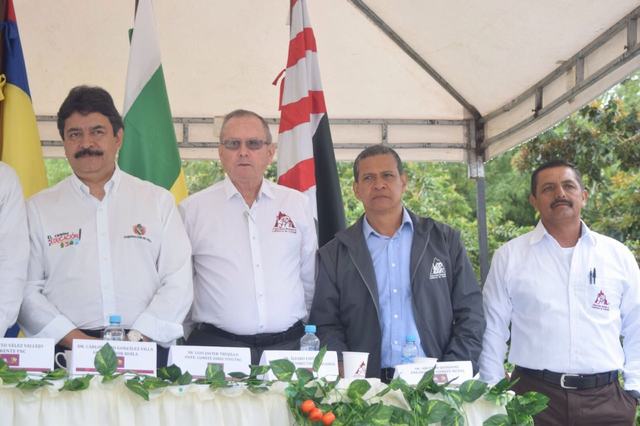 Carlos Julio González Villa, Gobernador del Huila;  Luis Javier Trujillo, presidente del Comité Directivo de la Federación Nacional de Cafeteros, Álvaro Espitia, representante por el Huila al Comité directivo de la FNC, Arsenio Quinayas, presidente Comité Municipal de Cafeteros de San Agustín.